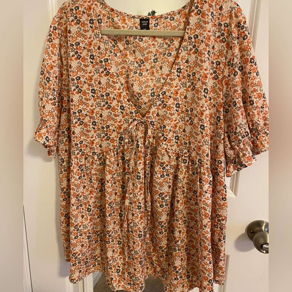 Shein curve floral low cut top